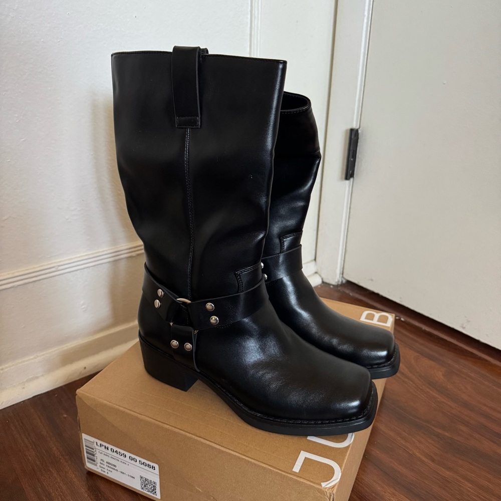 Braxton Flat Boots